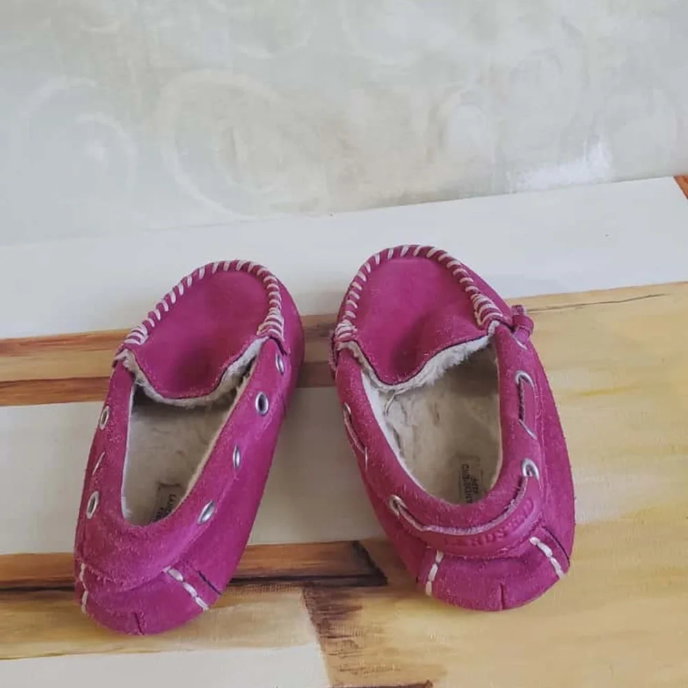 Lands’ End Kids Suede Moccasin Pink Slippers Size 12.